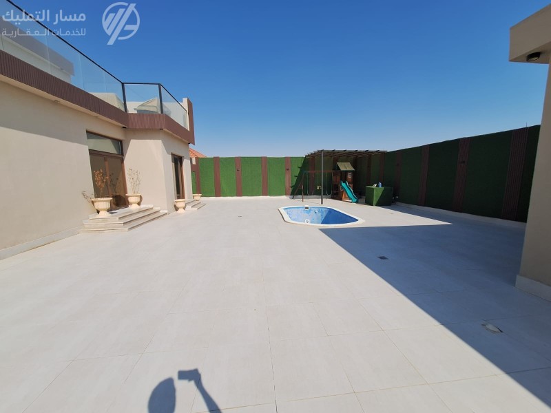 Photo by Daniel J. Schwarz